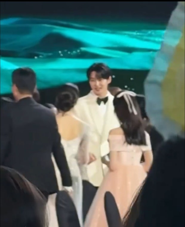 <b>변우석</b>, 교복 입고 첫사랑 감성 폭발… ‘<b>21세기 대군부인</b>’이... 