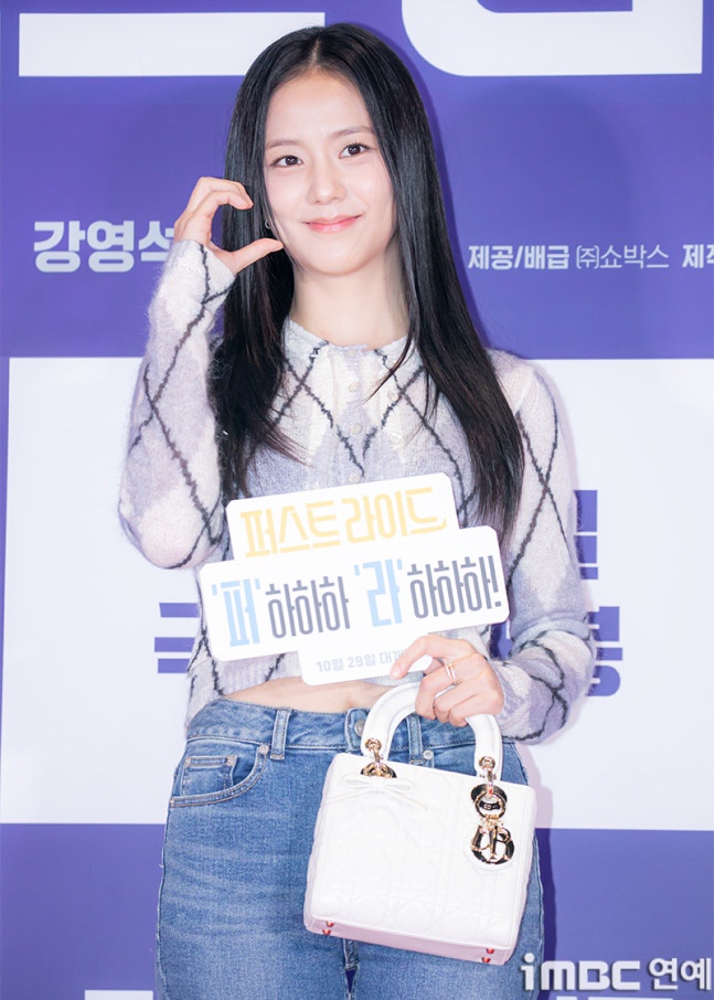  월드투어 중 시사회 깜짝등장! 블랙핑크 지수 단아한 가디건 코디