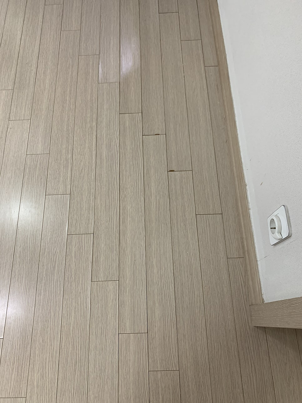 강화마루 찍힘 보수 방법 및 들뜸 벌어짐 원인 (김포)