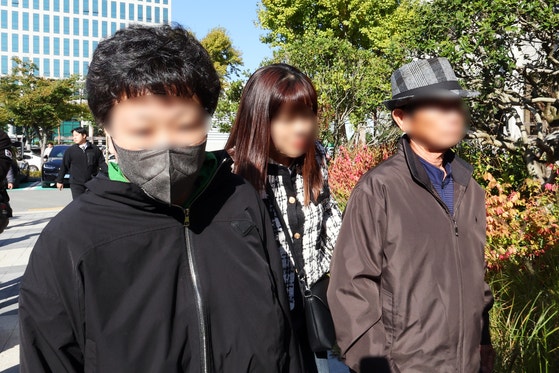 [속보] '<b>청산가리 막걸리</b> 사건' 부녀, 재심서 15년만에 <b>무죄</b>