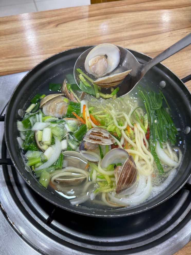  광주 오치동 맛집 서해백합 시원한 백합칼국수에 인심은 덤