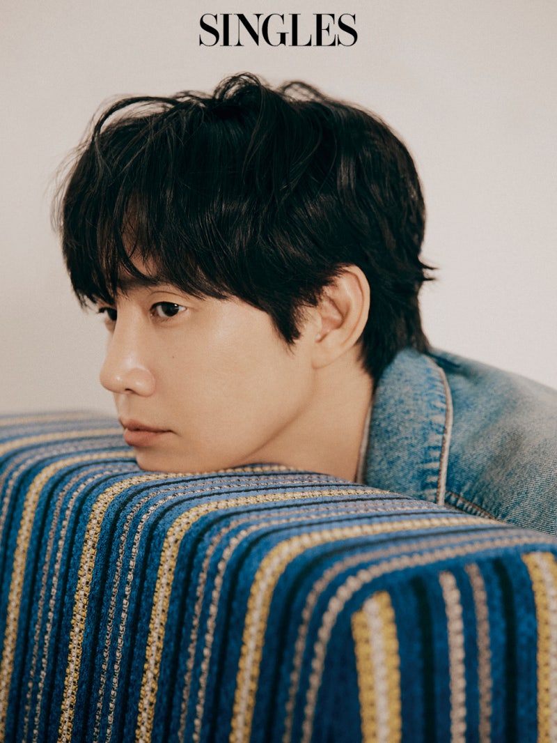 드라마 ‘미혼남녀의 효율적 만남’으로 돌아올 배우 박성훈과 함께한 싱글즈 11월호 화보/....