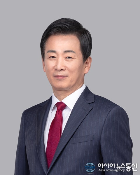 유영하 국회의원 프로필 고향 지역구 및 국정감사 중 고릴라 그림 그리는 모습 포착, 실력은?