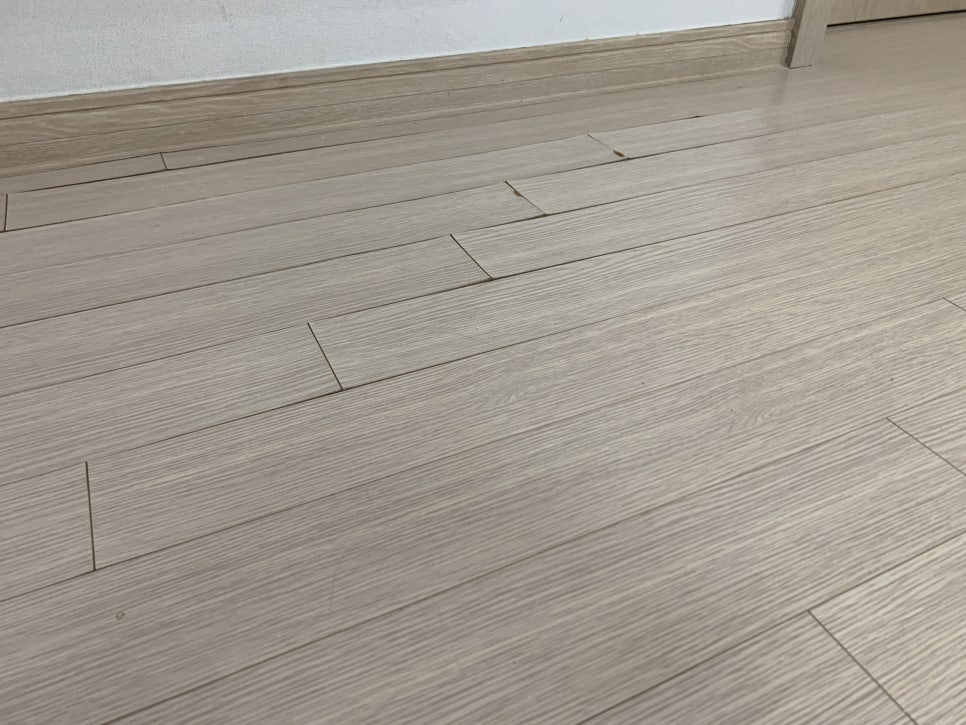강화마루 찍힘 보수 방법 및 들뜸 벌어짐 원인 (김포)