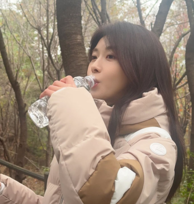  하지원, 팬들과 ‘가을 산악회’ 등산 인증! 동안 미모 실화냐?️