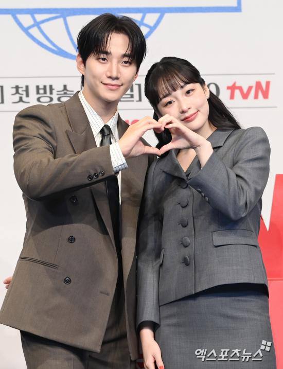 1호선 난리나겠네…<b>이준호</b>x김민하, 역대급 <b>공약</b> "'<b>태풍상사</b>... 