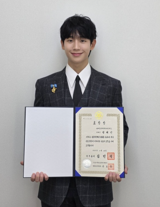  태연·장나라·정해인, ‘금융의 날’ 정부 표창 수상 선한 영향력의 아이콘들