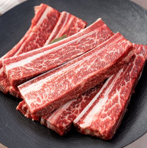  “미국산 우대갈비 1kg / LA갈비·소갈비·토마호크 스타일 캠핑용 스테이크 – 집에서도 숯불맛 그대로!”