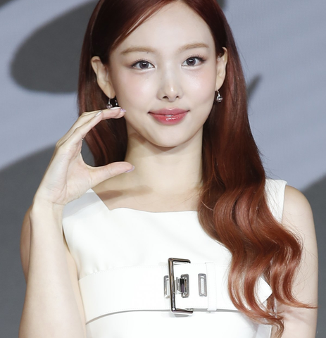 트와이스 나연 몽클레르 서울 플래그십 스토어 포토콜 행사 참석