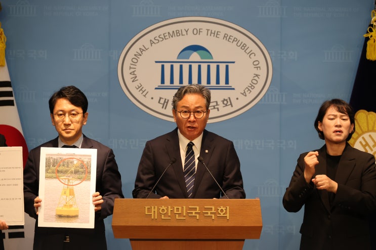 <오세훈 서울시장의 <b>한강버스 사고 은폐</b> 규탄 기자회견>