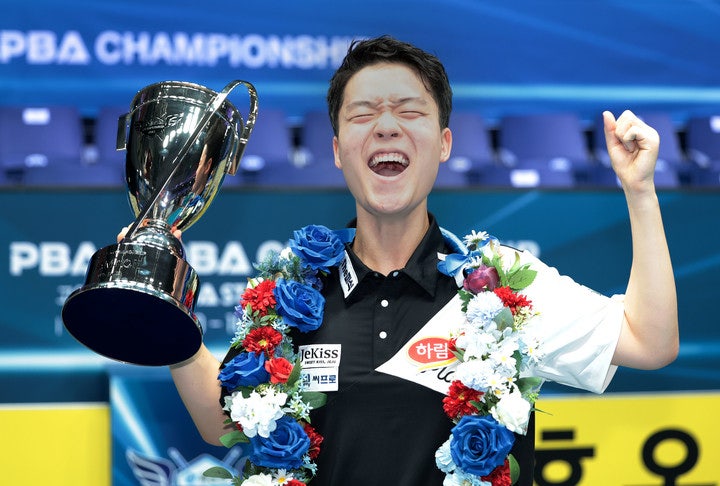 ‘<b>김영원</b> 우상 <b>산체스</b> 꺾고’…18세 신성, 풀세트 역전 드라마