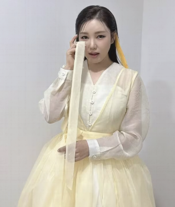 <b>송가인</b> ‘<b>가인이어라</b>’, 중학교 음악 <b>교과서 수록</b>!트로트 사상... 