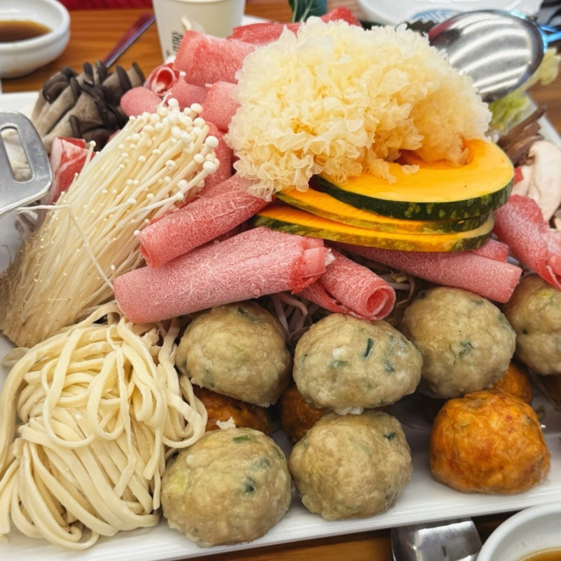 화성 비봉 손수만두, 푸짐한 만두샤브전골과 육전 주말 웨이팅 없이 즐기는 꿀팁