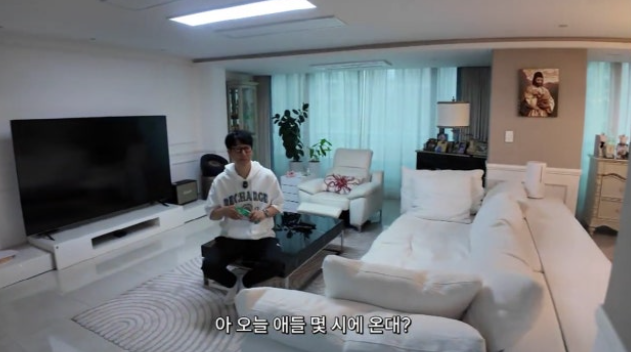 지석진, 잠원동 럭셔리 자택 최초 공개“오빠 진짜 행복하게 잘 사는 척한다ㅋㅋ” 이미주의 돌직구 폭소
