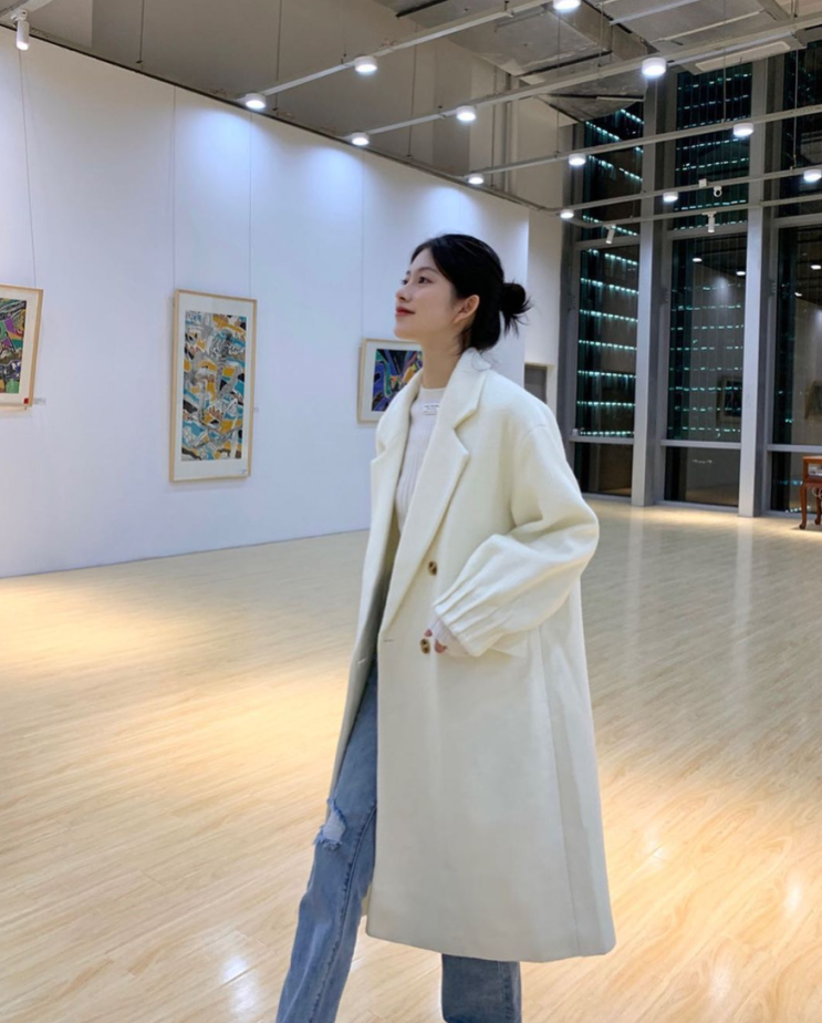  요즘 리얼로 추운 5도 날씨 옷차림으로 딱! 2025 여자 겨울 화이트 롱 코트 스타일링 알아보기