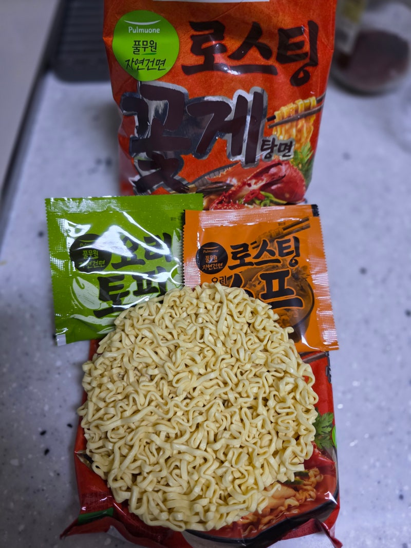 풀무원 꽃게탕면 — 쫄깃한 자연건면, 담백한 해물맛 국물