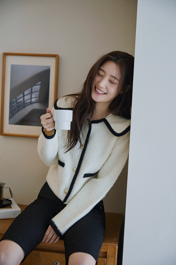  단추만 잠가도 분위기 여신 등극! 정채연이 입은 인기 브랜드 온앤온 세일러 여자 가디건 코디
