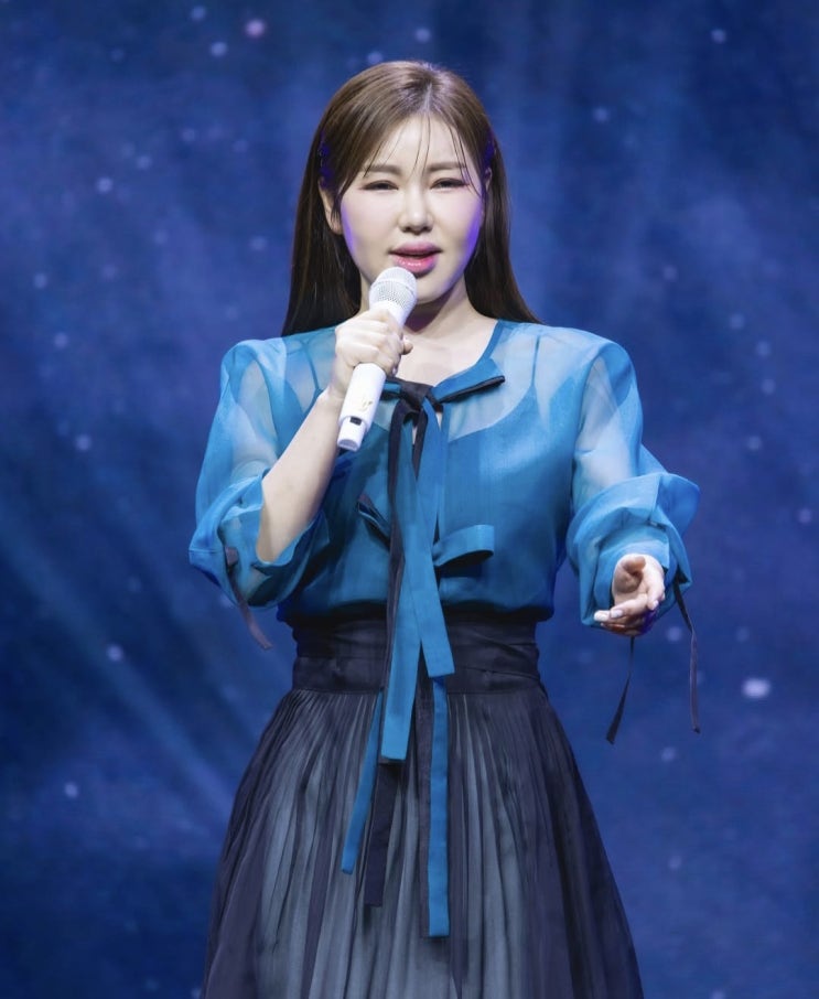 <b>송가인</b>, 대표곡 '<b>가인이어라</b>' 중학교 음악 <b>교과서</b> 수록.. 트로트... 