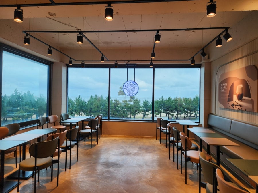 이디야커피 강릉남항진해변점 사진 3