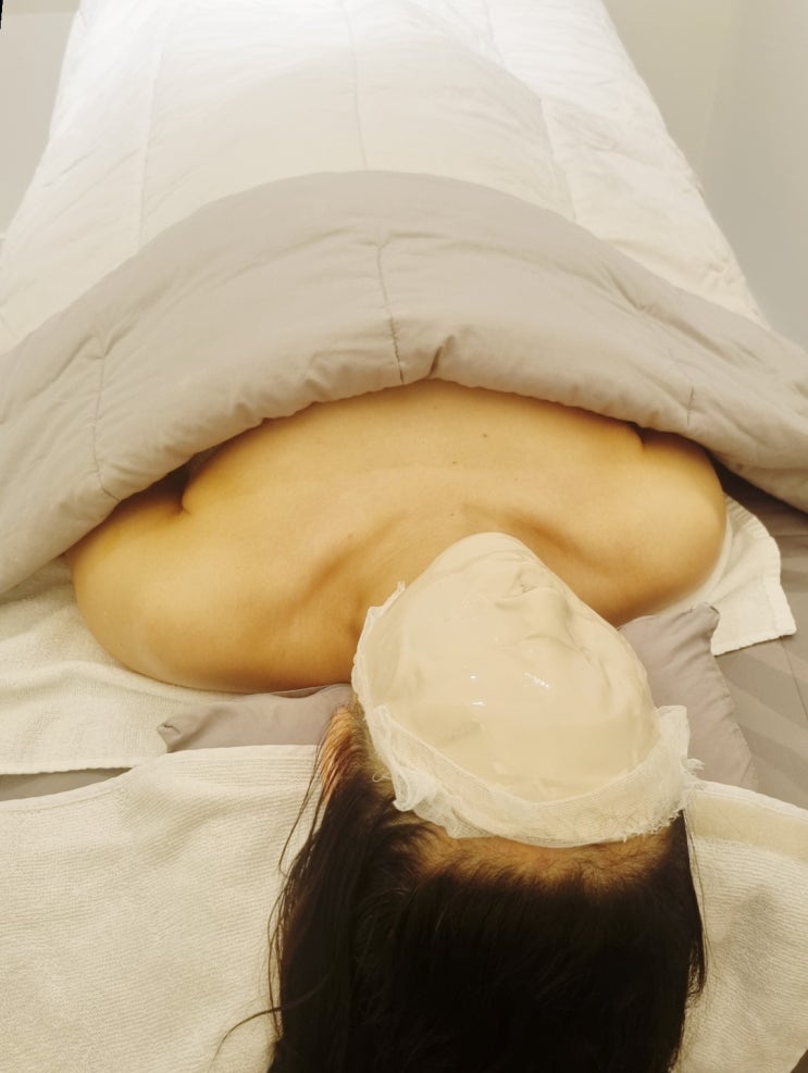  동탄에스테틱 스킨앤유, 물방울 고보습 케어와 데콜테 수기관리로 피부와 마음까지 촉촉!