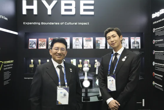 BTS RM, 경주 APEC CEO 서밋 <b>개회식 참석</b> 및 홍보부스 관람