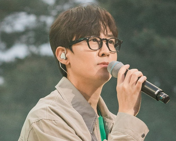 싱어송라이터와의 새로운 여정 <b>권순관</b>의 <b>뮤직팜 전속계약</b>