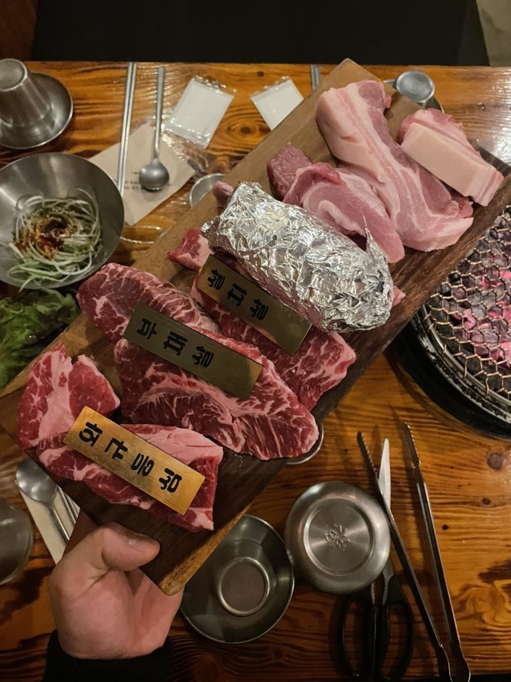  소고기 돼지고기 맛 볼 수 있는 고기꾼김춘배 홍대본점 재방문한 홍대삼겹살 맛집 서교동모임 서교동늦은점심 브레이크타임없는고기집