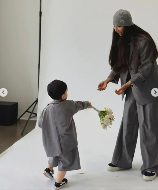 문가비, 논란 1년 만에 근황 공개 "훌쩍 큰 아들과 행복"