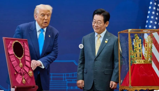 <b>트럼프</b>에게 <b>금관</b>을 선물하는 현실, 그러나 한국은 강한나라.