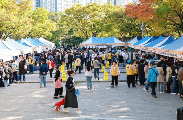 시민이 참여하는 나눔과 봉사 ‘제9회 <b>적십자</b> 나눔<b>바자</b>’