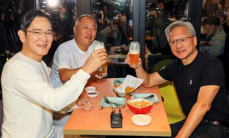 <b>젠슨 황</b> "이 사람들이 부자... 거예요" <b>이재용</b>·정의선과 <b>치맥</b>... 