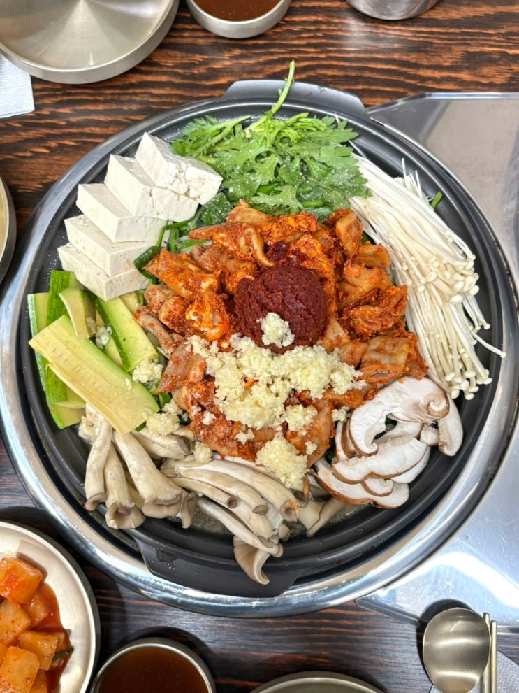  충무로맛집 추천 | 대명해장 충무로 본점 소곱창전골 맛집 후기