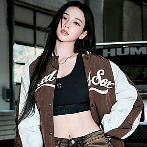 나이키 바시티 자켓 코디 & 사이즈 정보, 카리나 패션으로 보는 바시티 자켓 스타일링