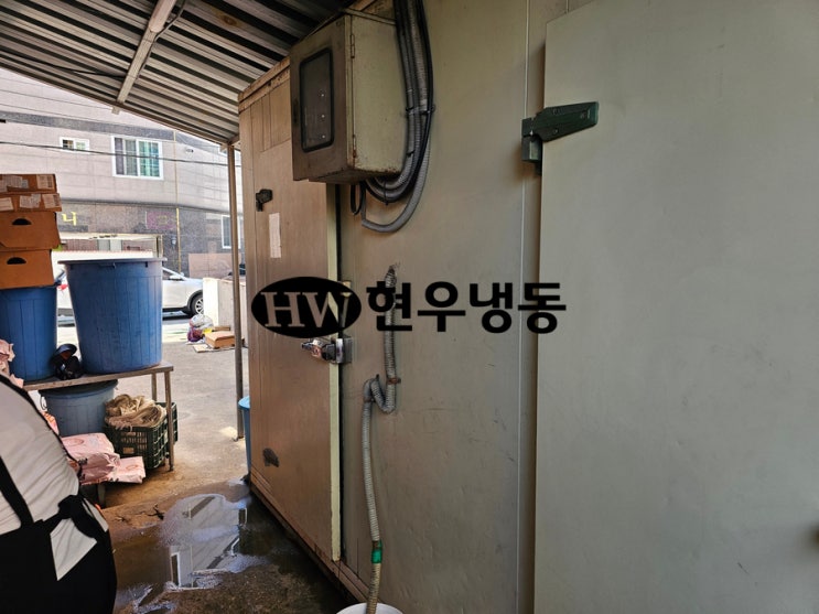  울산저온창고수리 냉동창고 내부 바닥에 얼음이 얼어서 드레인히터호수 교체수리