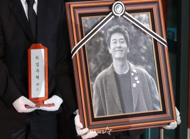 故 <b>김주혁 8주기</b> 갑작스런 사고로 떠난 별