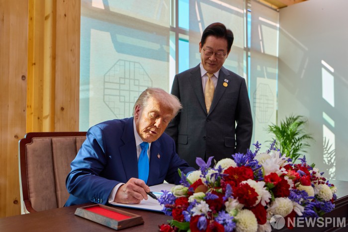 트럼프 "한국 <b>핵추진 잠수함 건조</b> 승인…군사동맹 그 어느... 