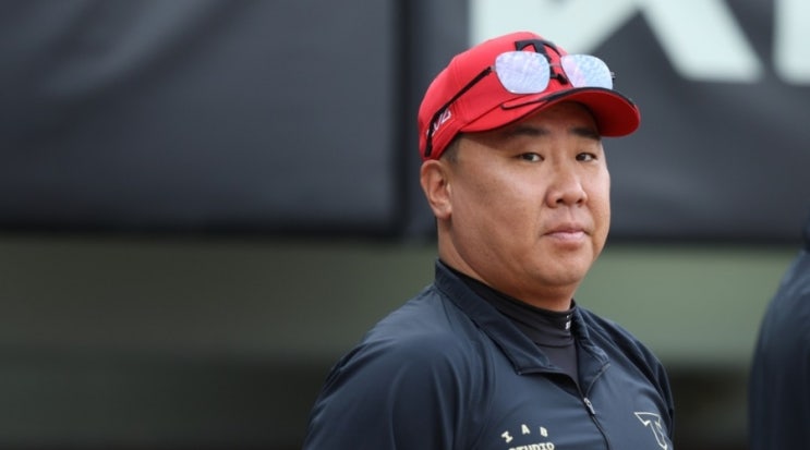 KIA 타이거즈, 2026시즌 대비 <b>코칭스태프</b> 대폭 <b>개편</b>... 3명의... 