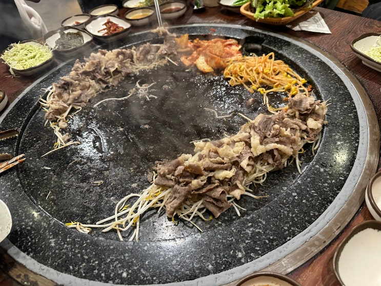  [춘천 남춘천역] 불쇼와 함께 직접 구워주는 예약필수 고기맛집 <돌판마당>