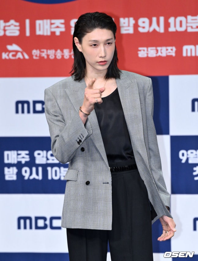 '식빵언니' <b>김연경</b>, '<b>신인감독</b>' <b>대본 의혹</b>에 입 열었다!... 