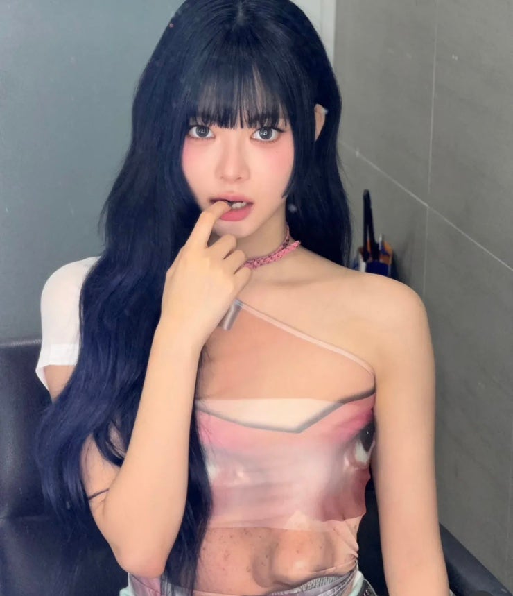 「LE SSERAFIM ホン・ウンチェが流行らせたあのカラー、アイドルみたいにブルーブラックにブリーチ！自然光でも映える高発色」