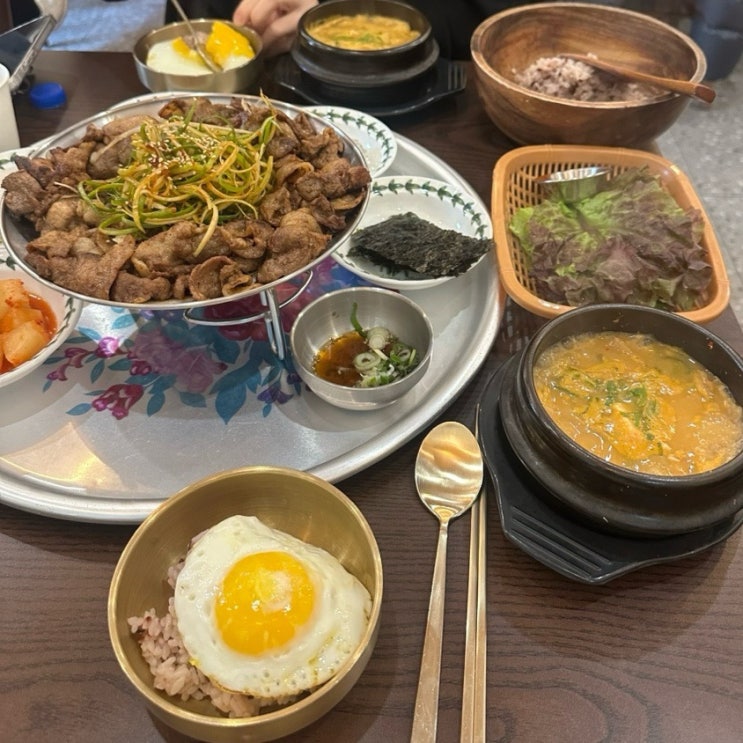  근처 산책하다 궁금해서 가보게 된 할머니의부뚜막 서현점 부뚜막정식 계란후라이 건강한 한끼 리뷰.