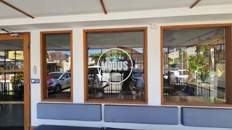  발리여행패키지  Warung Modus Renon – 덴파사르 로컬 감성 브런치 카페