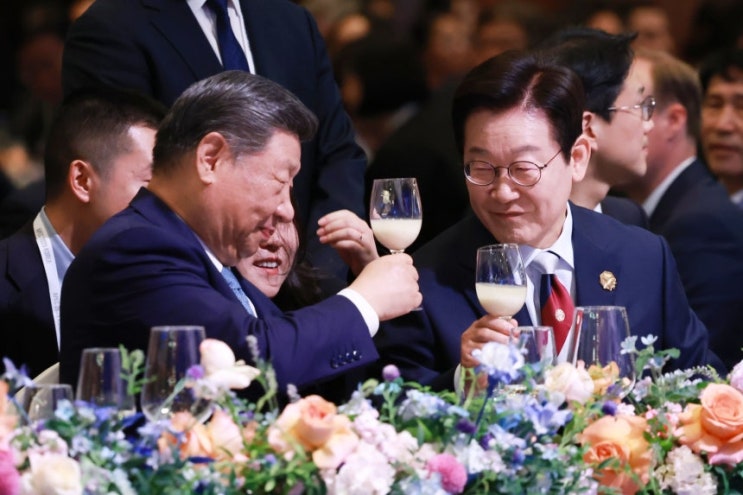 사람들 <b>차은우</b>, <b>지드래곤</b>에 열광할 때... 제가 <b>APEC</b> 만찬에서 본... 