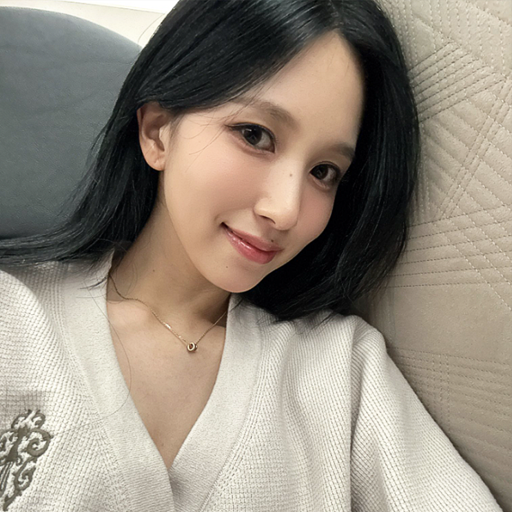  트와이스 미나 우아한 꾸안꾸 스타일 공항패션