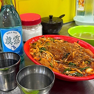 [군산 맛집] 군산공설시장 매운잡채 현지인 노포 술집 - 평화족발빵 (택배가능)
