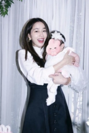   이민정, 딸 서이 ‘핑크 드레스’와 집 정원 공개…SNS 반응 폭발