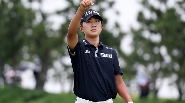 <b>옥태훈</b> KPGA <b>렉서스 마스터즈</b> 3R 공동 1위…시즌 4승 도전