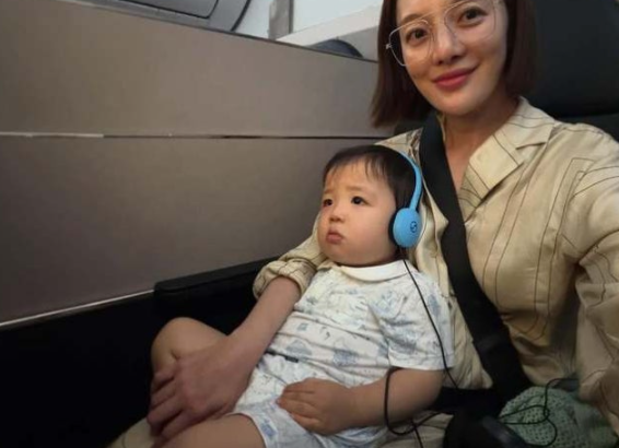  황보라, 하와이 비즈니스석  아들 우인과 첫 해외여행…“기내서 찡찡 계속, 도착 직전 겨우 꿀잠” 최신 근황
