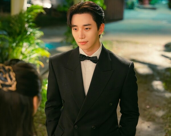 '태풍상사' <b>이준호</b>, <b>김민하</b> 향해 달콤한 <b>세레나데</b>! 싱잠이... 