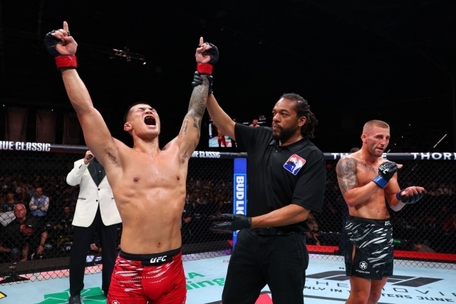  UFC 고석현 김동현 제자답게 필 로에게 3대0 판정승 그래플링지옥